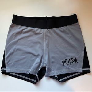 Victoria’s Secret The Player Sport Hot Short Medium-Gray/Black